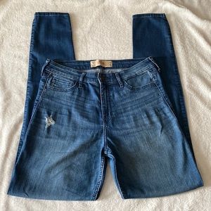 Hollister super skinny high rise jeans (9L)